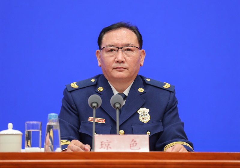 嫐汁内射应急部党组成员、消防救援局局长琼色出席新闻发布会